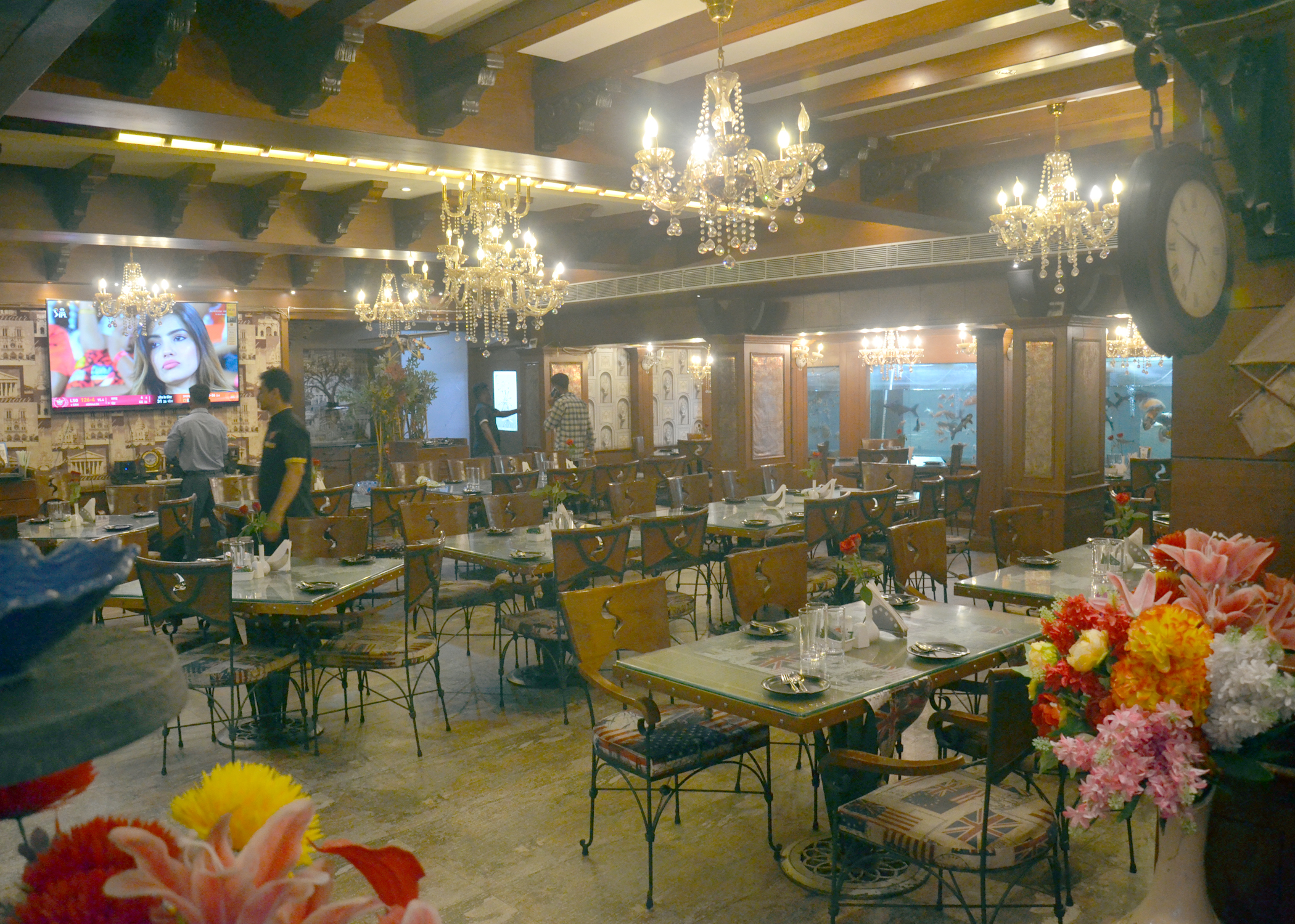 Golden Spoon dining view 01