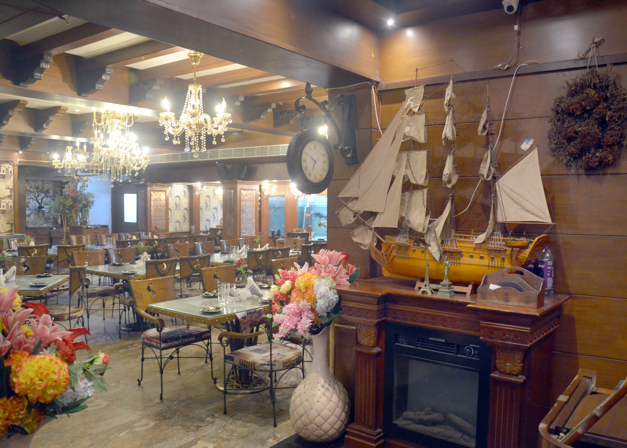 Golden Spoon dining view 04