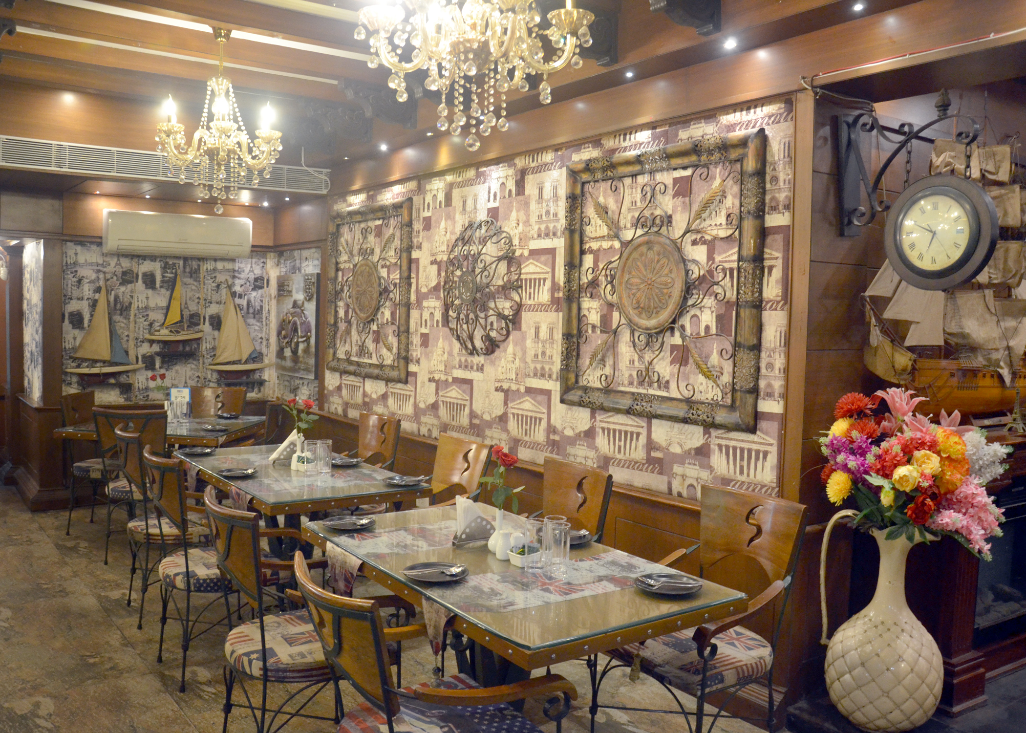 Golden Spoon dining view 06