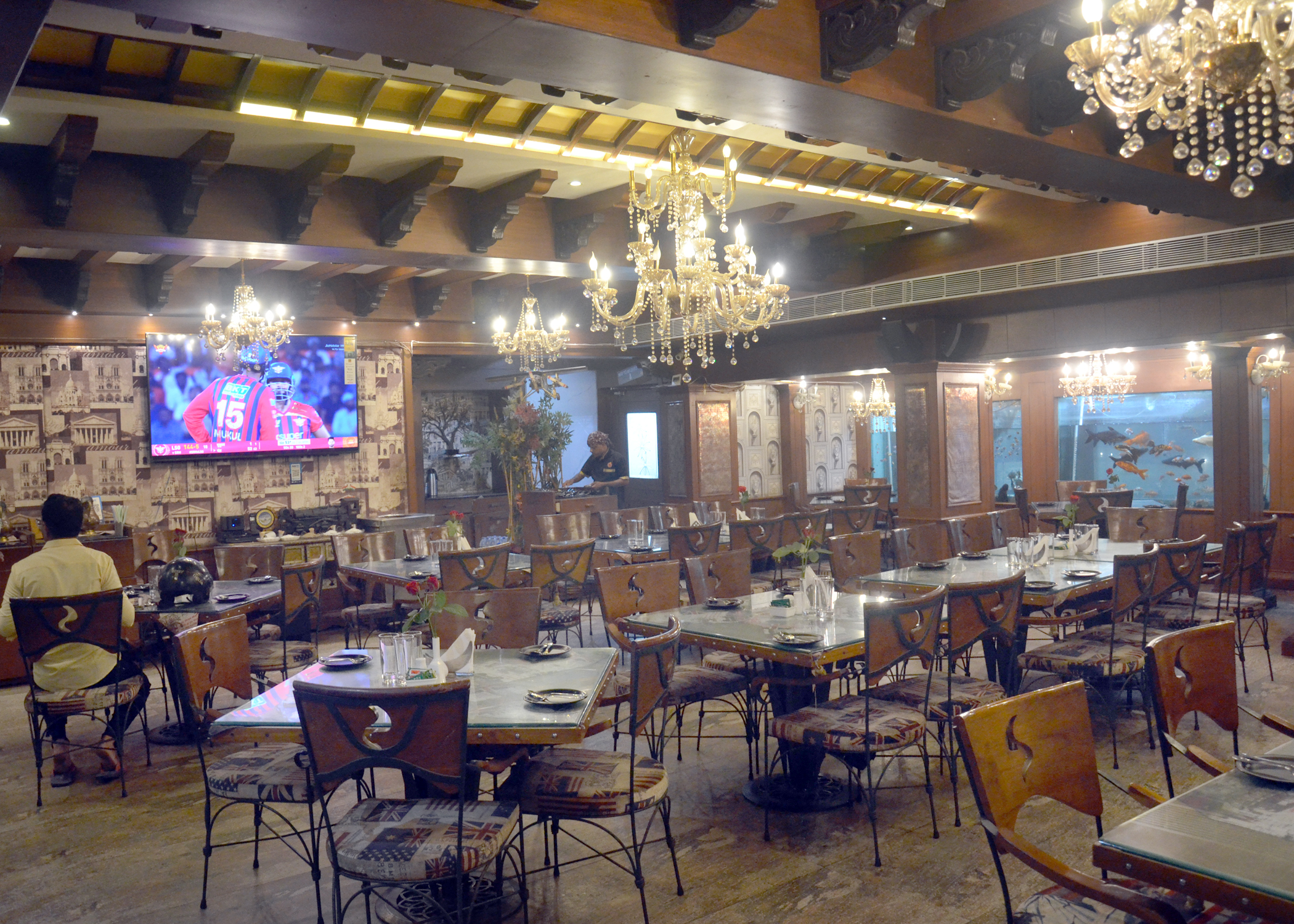 Restaurant interior photo 16